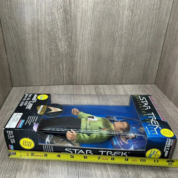 Star Trek Collector Series Capt. James T. Kirk Starfleet Edition-Playmates Toys - Picture 9 of 10